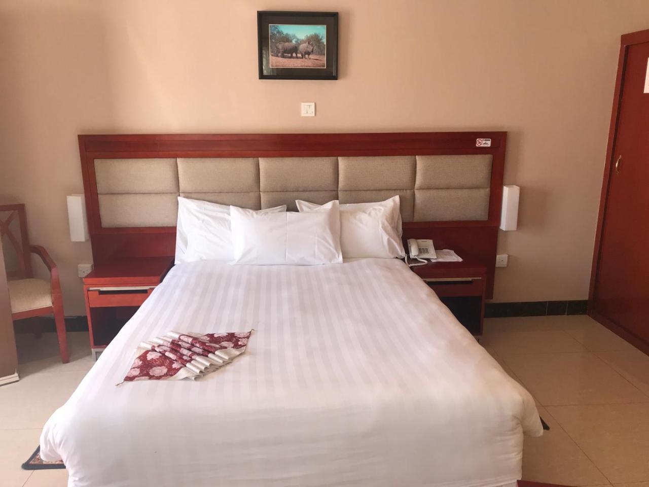 Northern Rock Hotel Mpika Стая снимка
