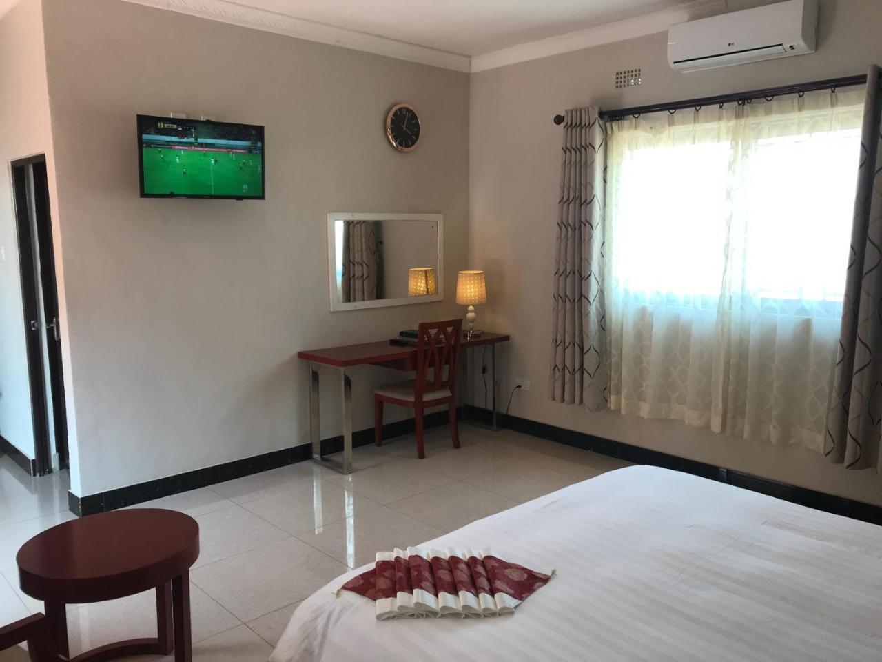 Northern Rock Hotel Mpika Екстериор снимка